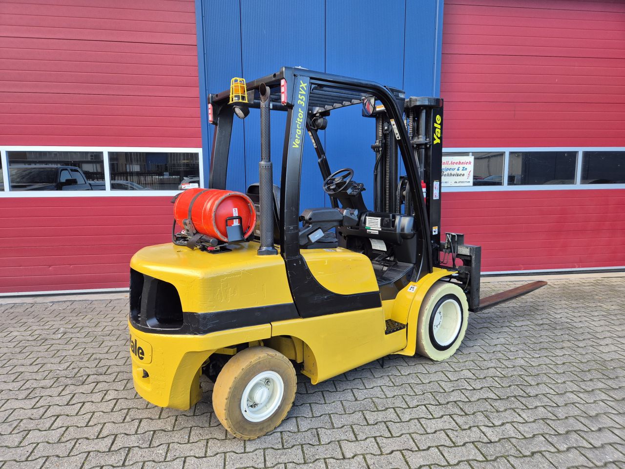 YALE GLP35 HEFTRUCK LPG 3.5 TONS TRIPLOMAST EN VORKVERSTELLER
