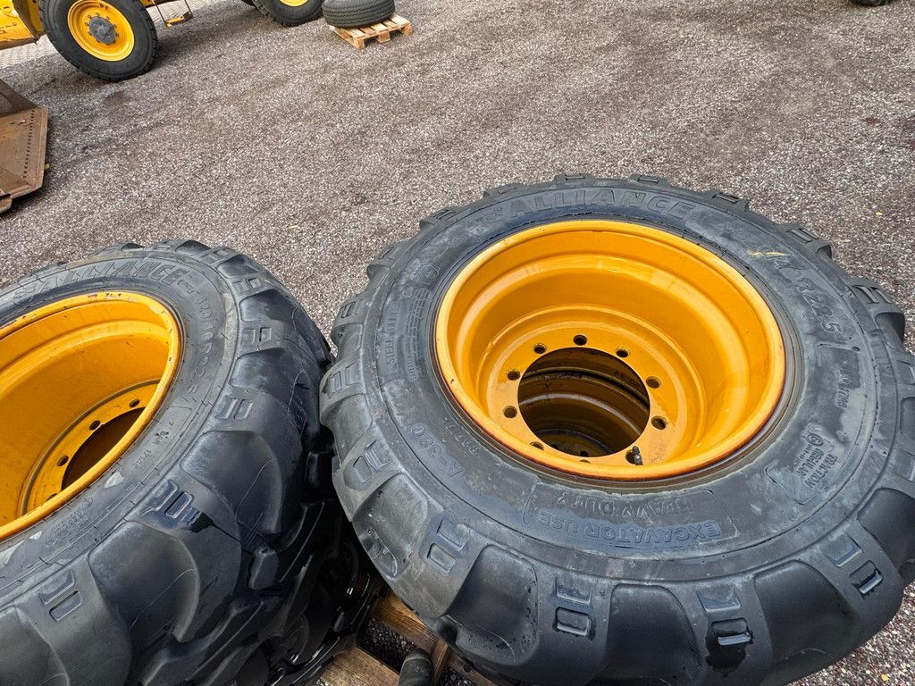 Alliance 620/40R22.5 Banden + velg