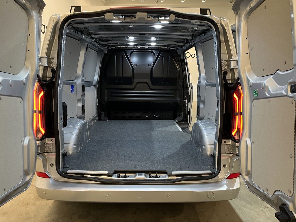 Ford E-Transit Custom 320 L1H1 Limited 64 kWh 218 PK / 100% elektrisch !! / Clima / LED / Cruise Control / Camera / CarPlay / 3-Zits / Z.G.A.N. 3.900 KM !!