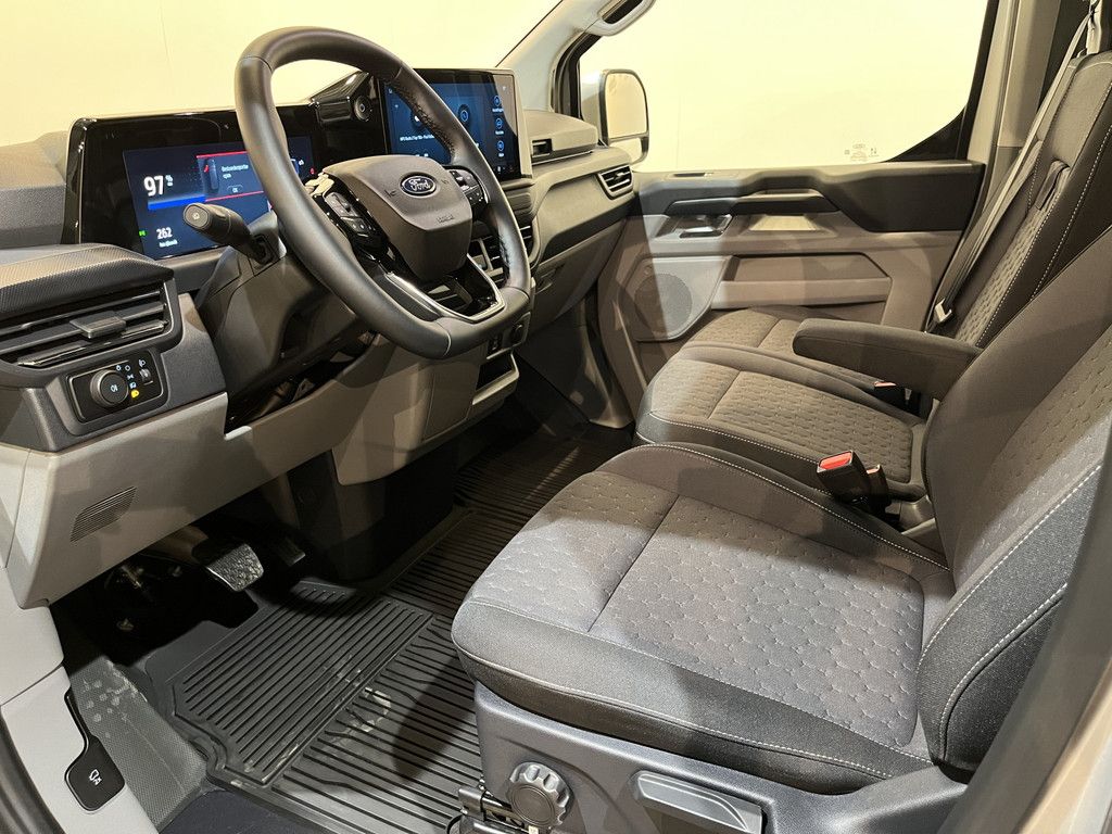 Ford E-Transit Custom 320 L1H1 Limited 64 kWh 218 PK / 100% elektrisch !! / Clima / LED / Cruise Control / Camera / CarPlay / 3-Zits / Z.G.A.N. 3.900 KM !!