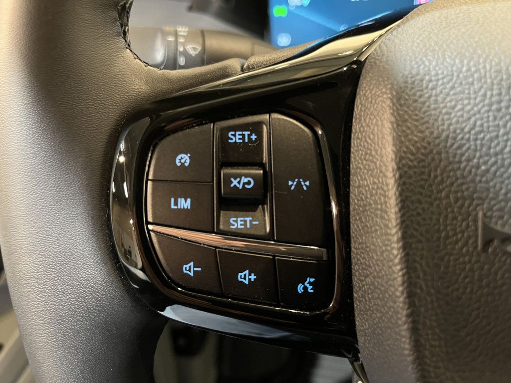Ford E-Transit Custom 320 L1H1 Limited 64 kWh 218 PK / 100% elektrisch !! / Clima / LED / Cruise Control / Camera / CarPlay / 3-Zits / Z.G.A.N. 3.900 KM !!