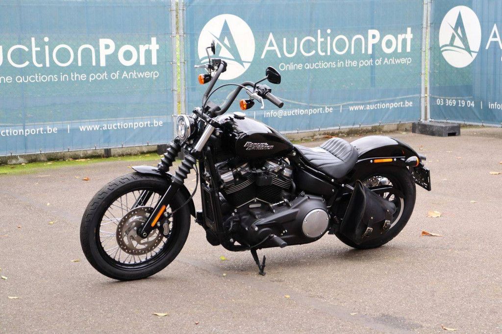 Motorcycle Harley-Davidson FXBB STREET BOB Gasoline 2018 (Margin)