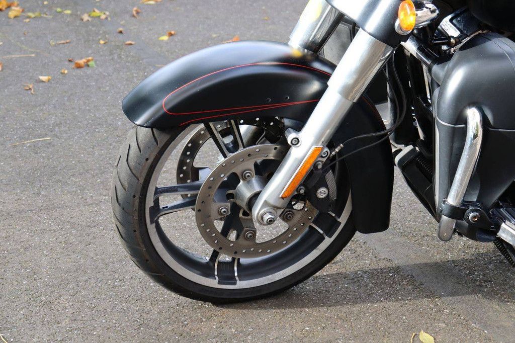 Harley-Davidson STREET GLIDE Motorrad Benzin 2015 (Marge)