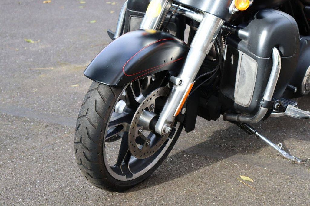 Harley-Davidson STREET GLIDE Motorrad Benzin 2015 (Marge)