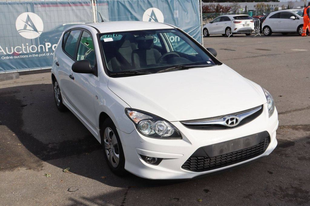 Pkw Hyundai i30 Benzin 109 PS 2011 (Margin)