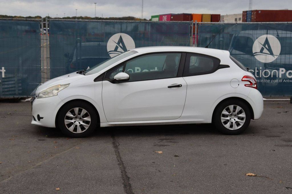 Passenger car Peugeot 208 Petrol 95hp 2012 (Margin)