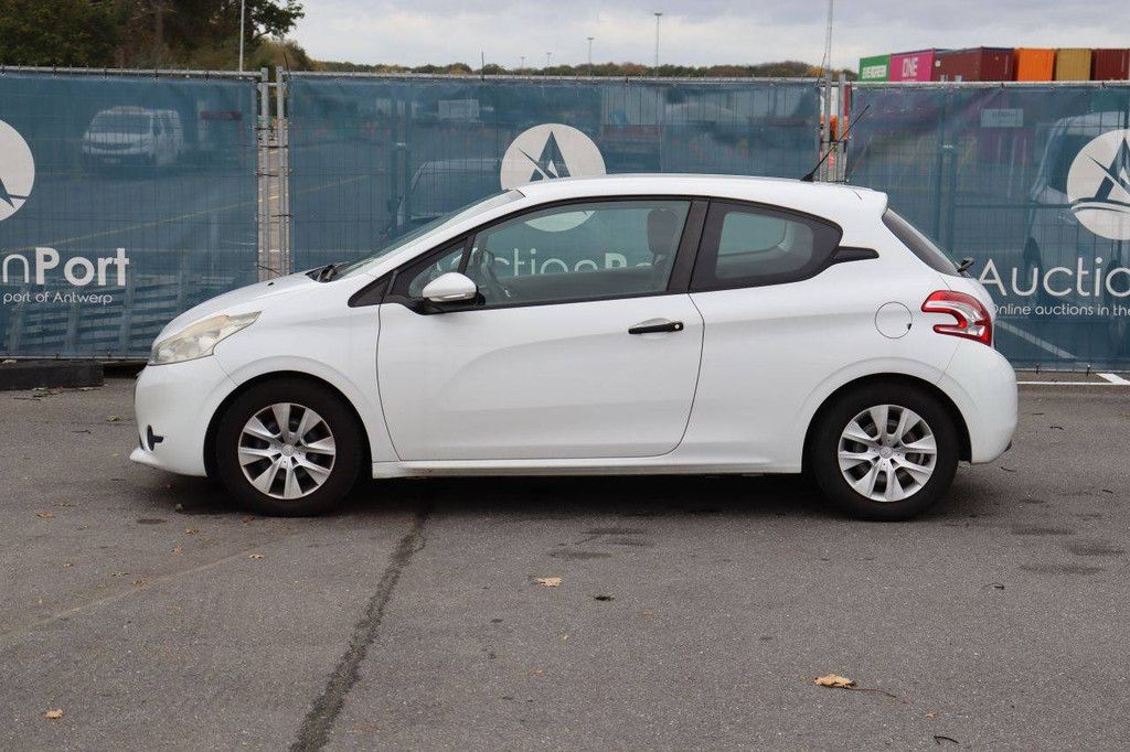 Passenger car Peugeot 208 Petrol 95hp 2012 (Margin)