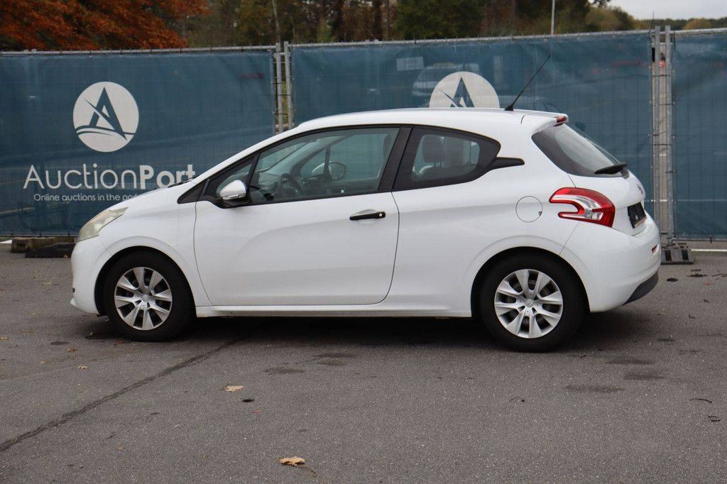 Passenger car Peugeot 208 Petrol 95hp 2012 (Margin)