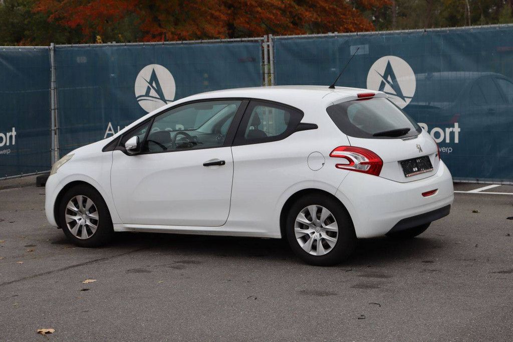 Passenger car Peugeot 208 Petrol 95hp 2012 (Margin)