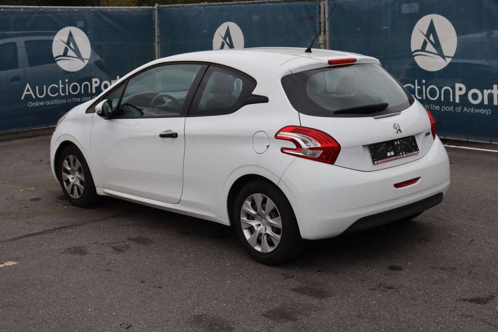 Passenger car Peugeot 208 Petrol 95hp 2012 (Margin)