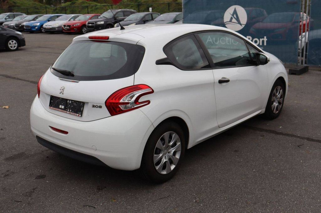 Passenger car Peugeot 208 Petrol 95hp 2012 (Margin)