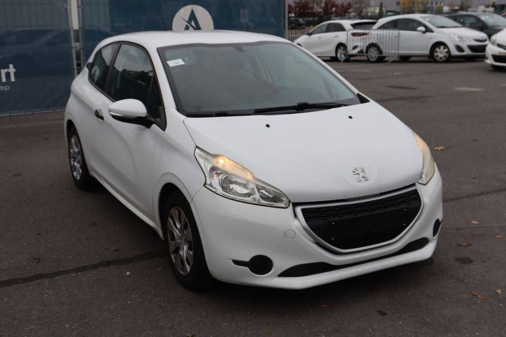 Passenger car Peugeot 208 Petrol 95hp 2012 (Margin)