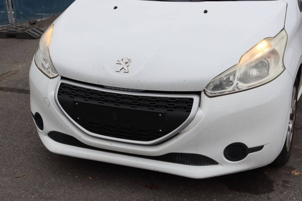 Passenger car Peugeot 208 Petrol 95hp 2012 (Margin)