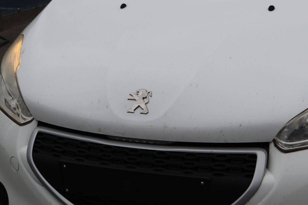 Passenger car Peugeot 208 Petrol 95hp 2012 (Margin)