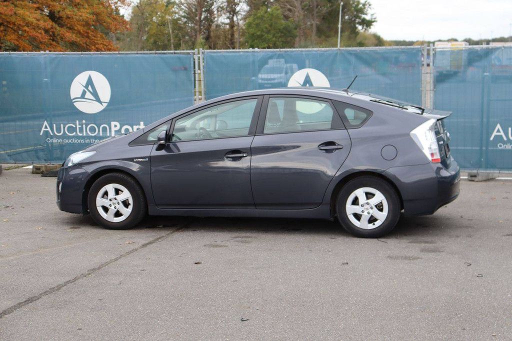 Pkw Toyota Prius Benzin-Hybrid 98 PS 2011 (Marge)