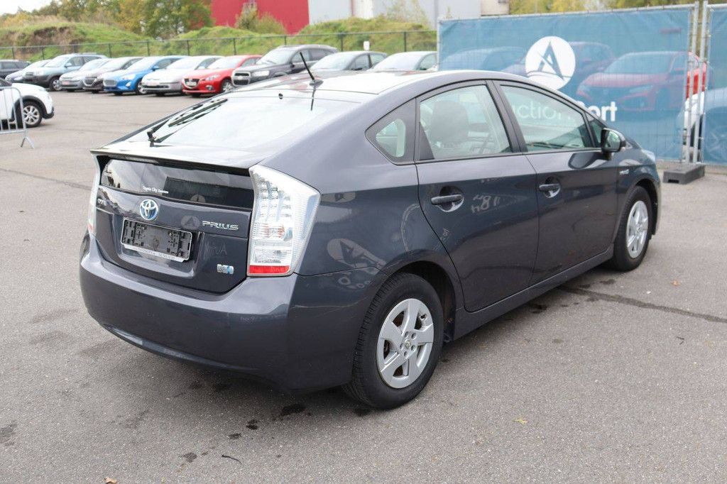 Pkw Toyota Prius Benzin-Hybrid 98 PS 2011 (Marge)