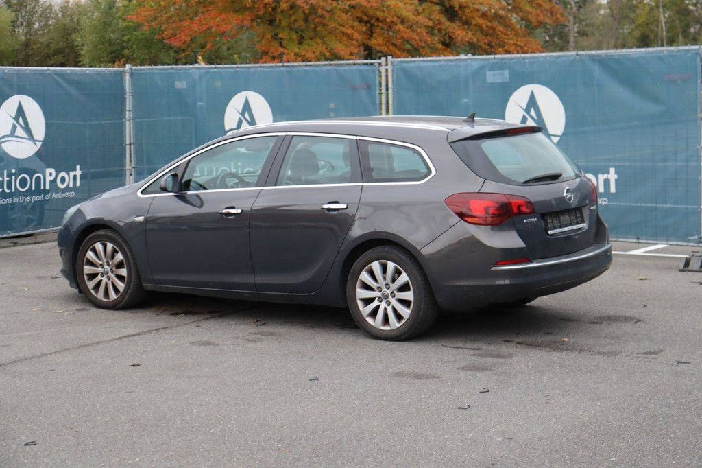 Opel Astra Sports Tourer Diesel Station Wagon 110hp 2013 (Margin)