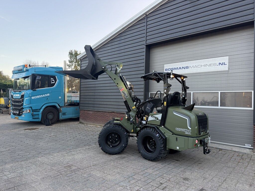 Giant G2700 X-TRA HD+ minishovel NIEUW speciale MAT GROEN editie
