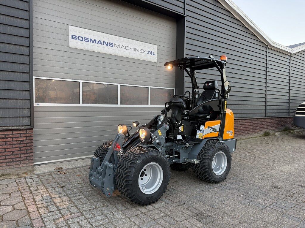 Giant G1500 L X-tra minishovel NIEUW flink hefvermorgen die L editie !! €495 LEASE