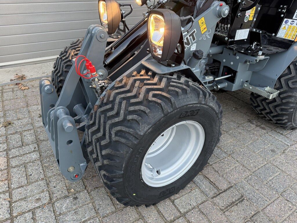 Giant G1500 L X-tra minishovel NIEUW flink hefvermorgen die L editie !! €495 LEASE