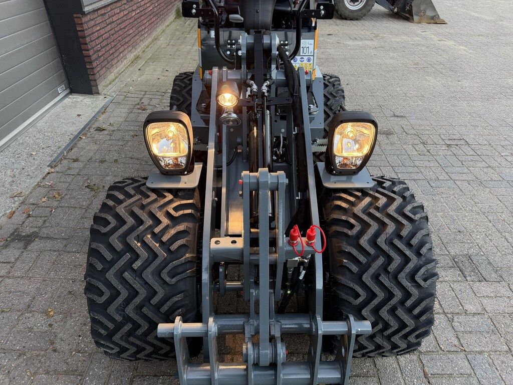 Giant G1500 L X-tra minishovel NIEUW flink hefvermorgen die L editie !! €495 LEASE