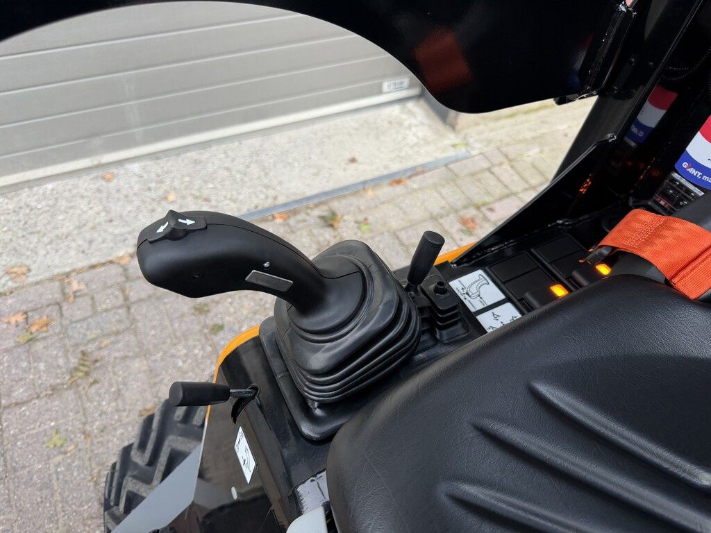 Giant G1500 L X-tra minishovel NIEUW flink hefvermorgen die L editie !! €495 LEASE