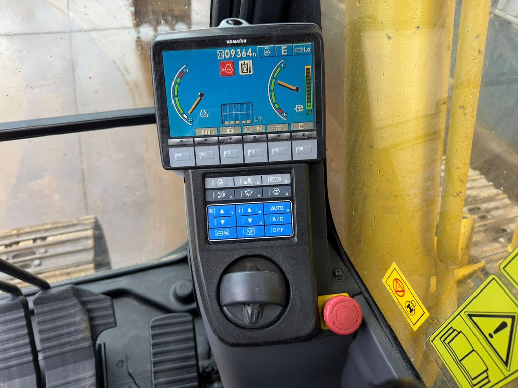 Komatsu HB215LC-1 HB