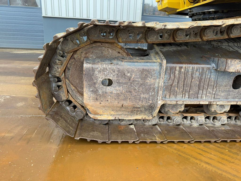Komatsu HB215LC-1 HB