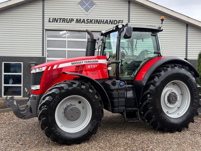 Massey Ferguson 8737 Dyna VT med frontlift.