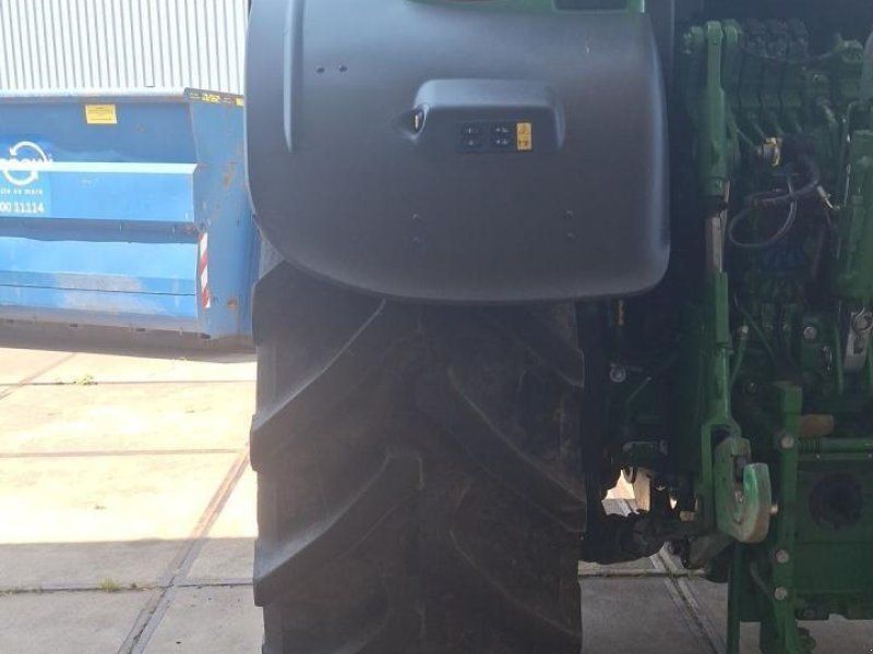 John Deere 6R230