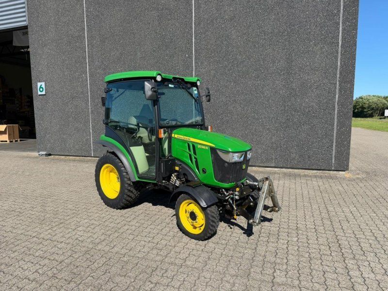 John Deere 2038R