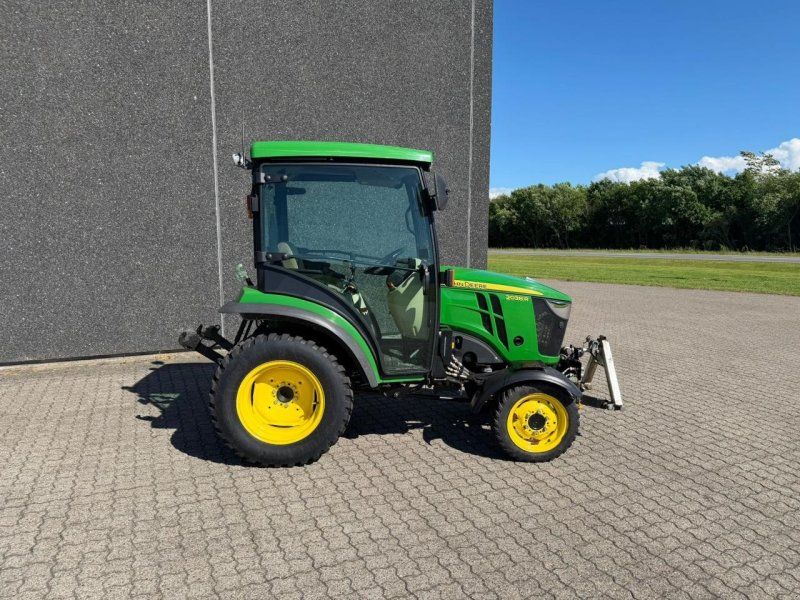 John Deere 2038R
