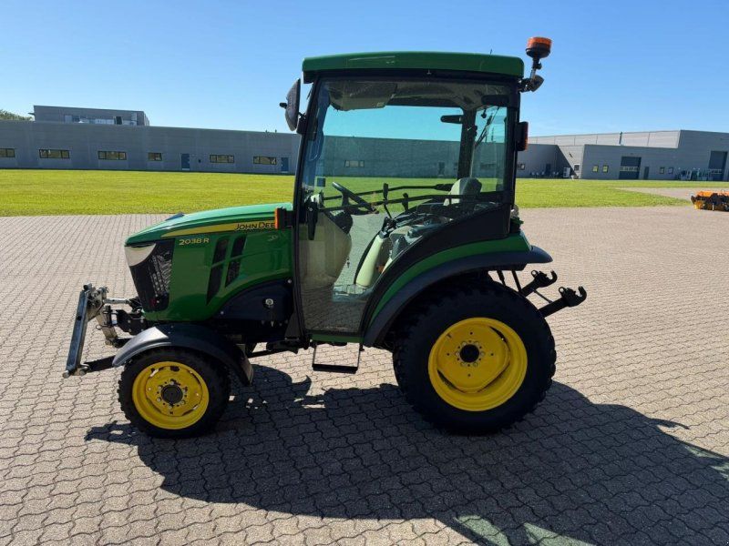 John Deere 2038R