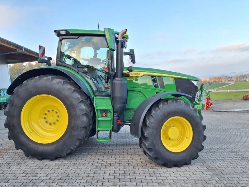 John Deere 6R 215
