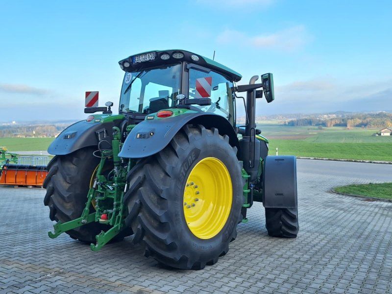 John Deere 6R 215