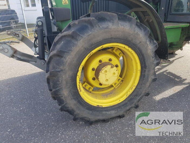John Deere 2250