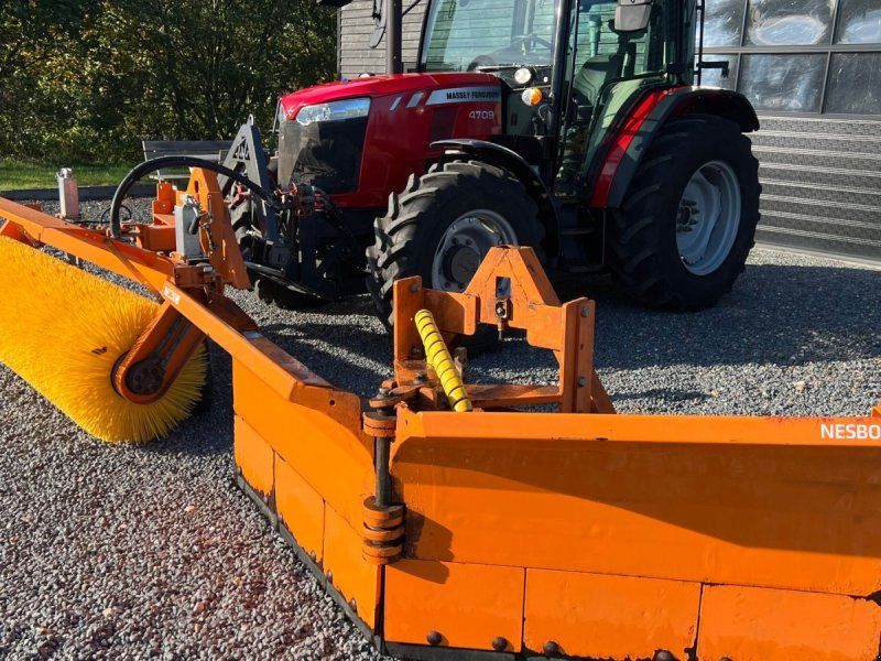 Massey Ferguson 4709