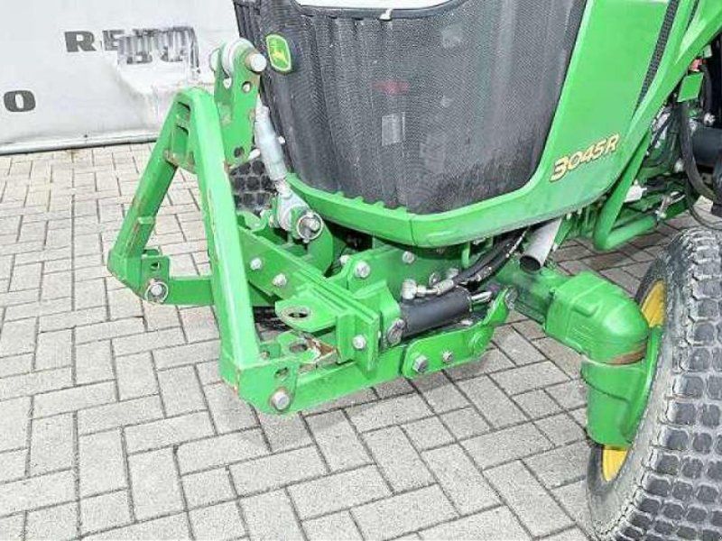 John Deere 3045R