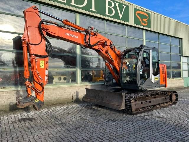 Hitachi ZX 135 US-3