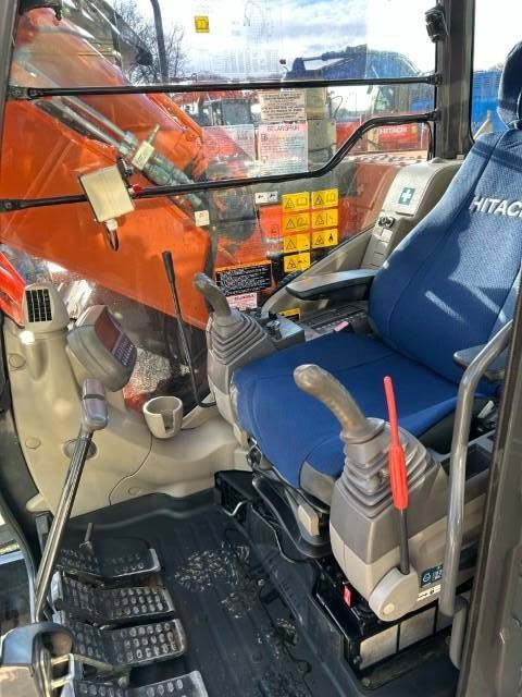 Hitachi ZX 135 US-3