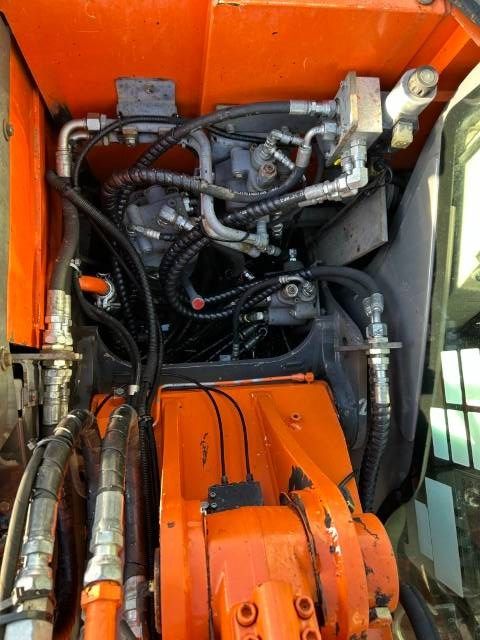 Hitachi ZX 135 US-3