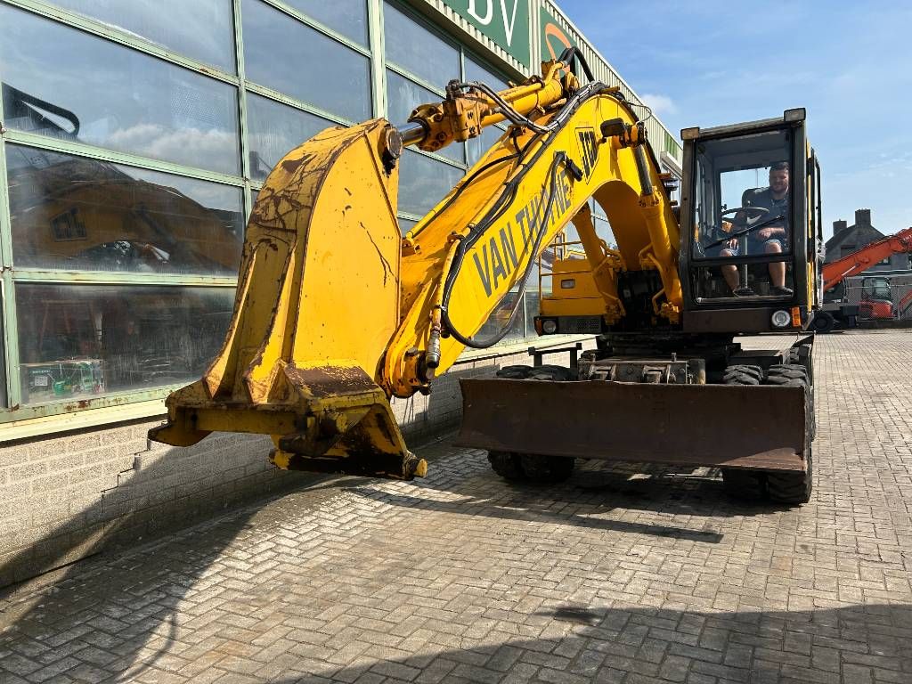 JCB JS 150