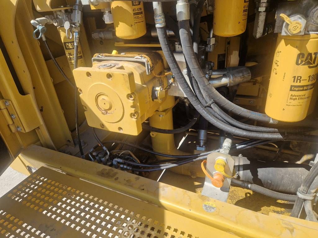 CAT 374FL