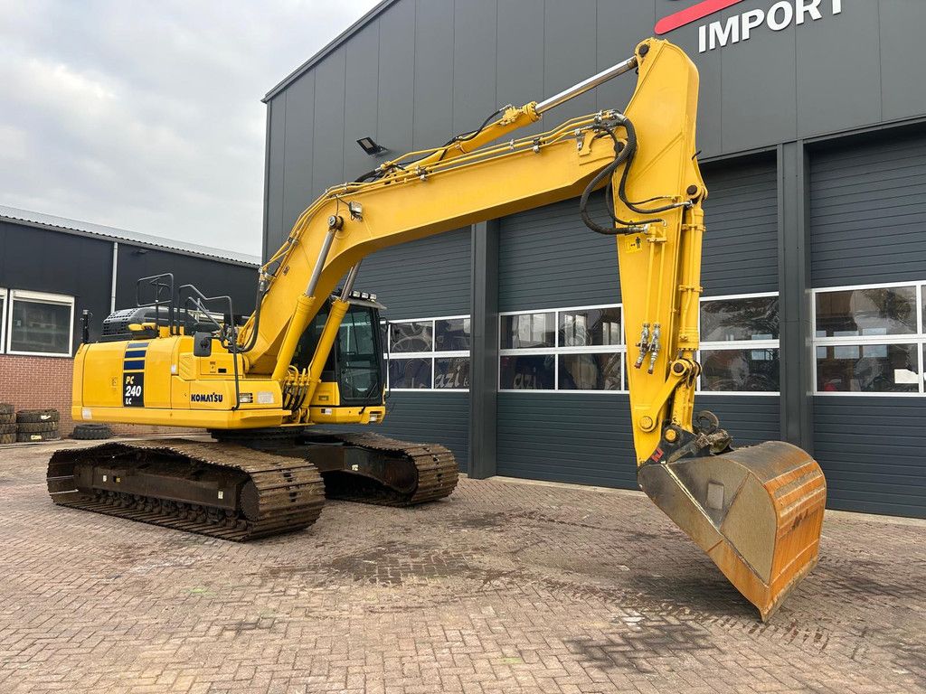 Komatsu PC240LC