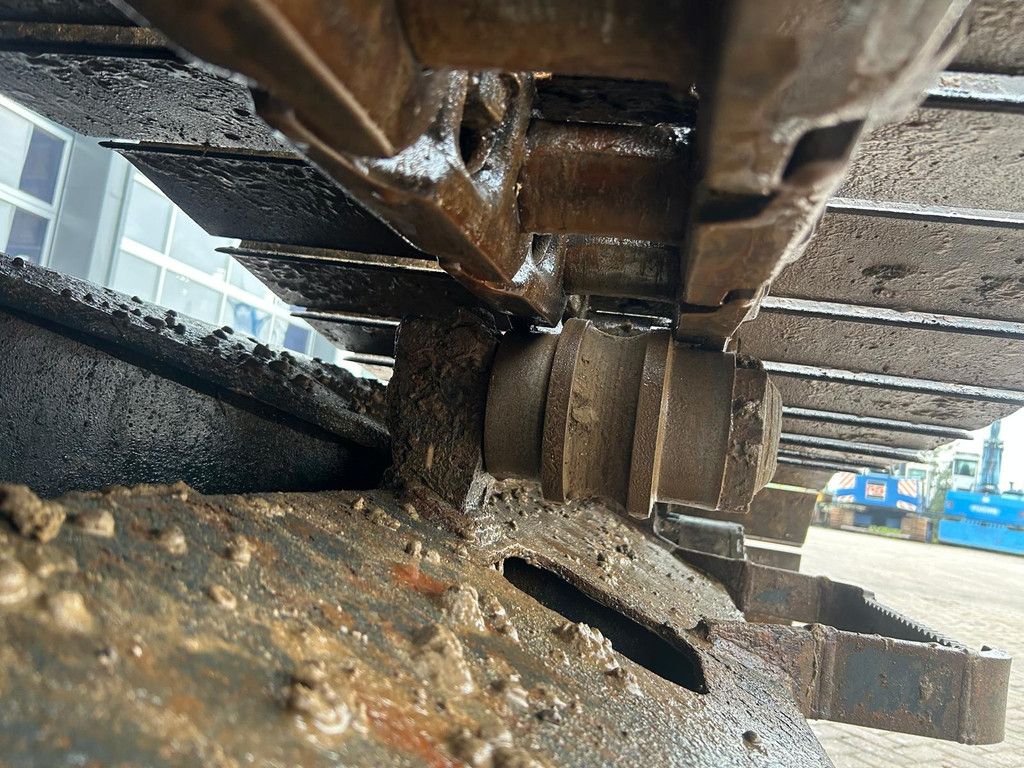 Komatsu PC240LC