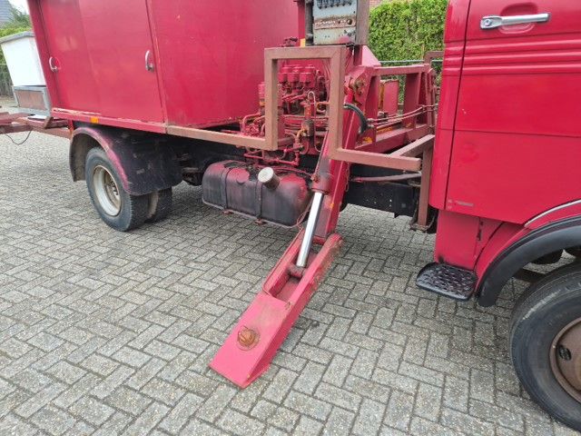 Mercedes LP608 met Ruthmann hoogwerker. Oldtimer.