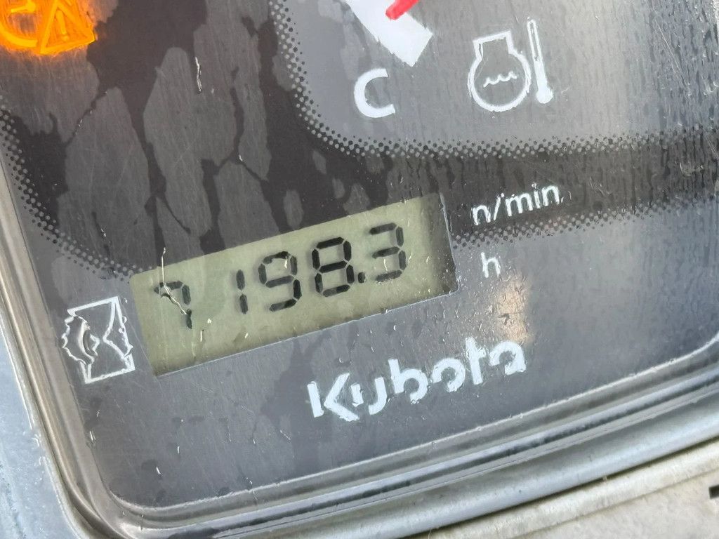 Kubota U27-4