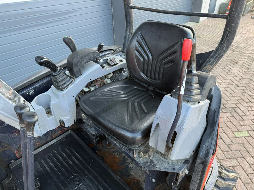 Kubota U27-4