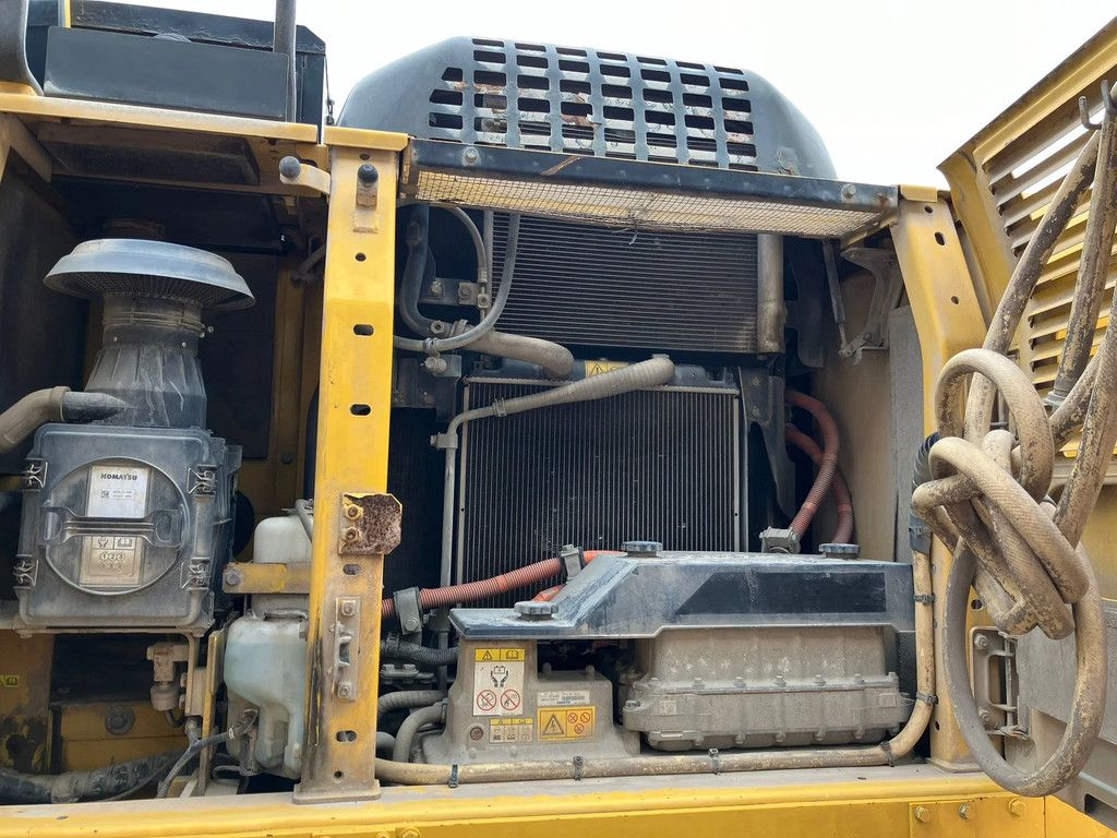 Komatsu HB215LC-2