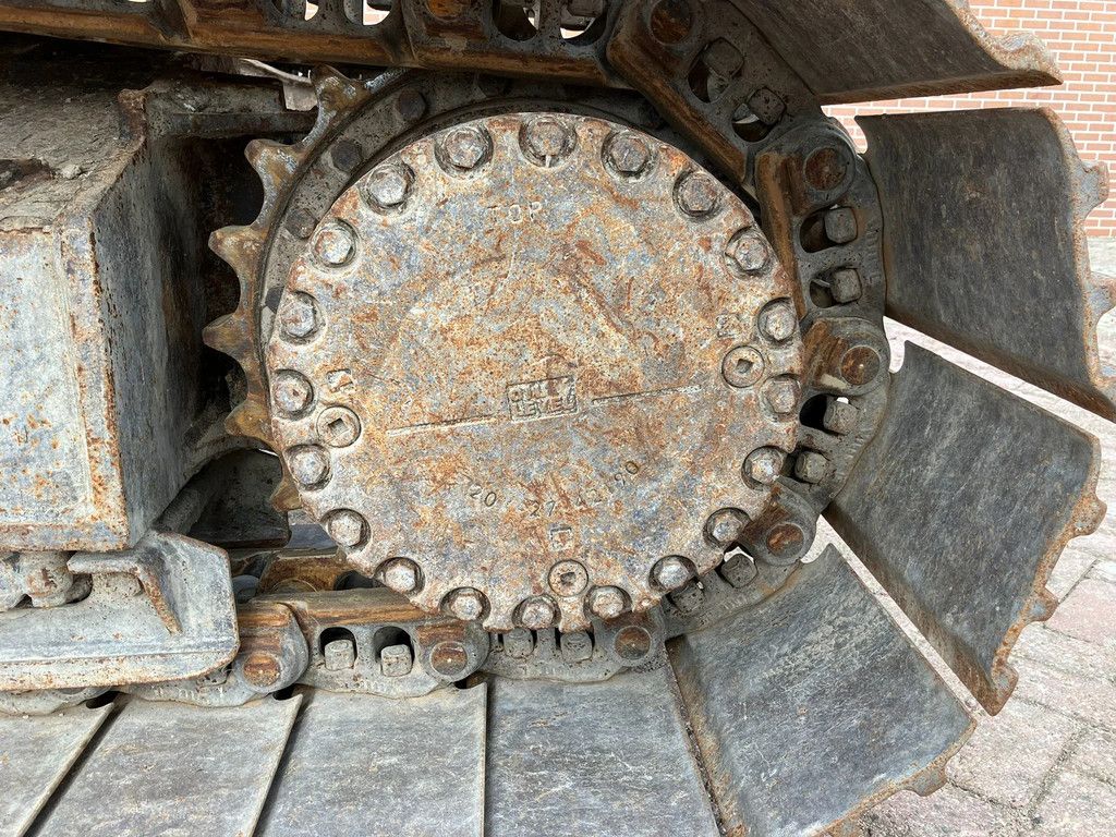 Komatsu HB215LC-2